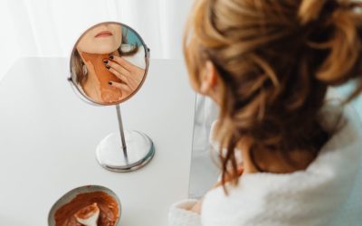 Jak dbać o szyję i dekolt w anti-aging by cieszyć się młodością?