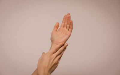 Jakie składniki kosmetyków zapychają skórę i co robić?